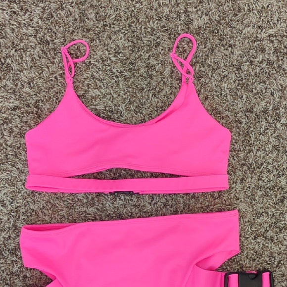 Lipt vibrant hot pink two piece cut out cropped tank / bralette and shorts set - Picture 7 of 11